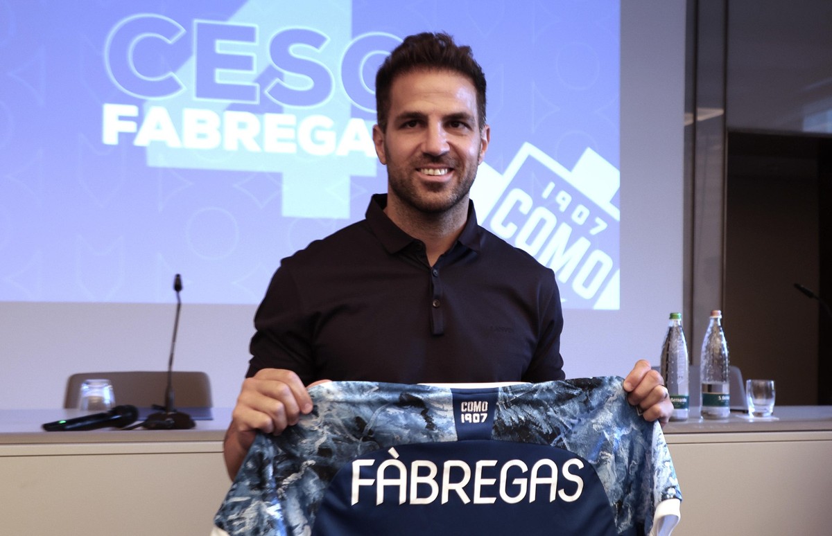 Trasferimento sorprendente completato.  Il mitico Fabregas è in viaggio verso il secondo campionato italiano