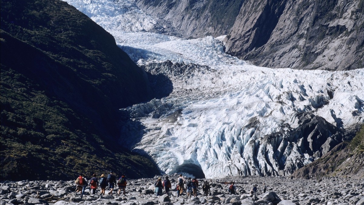 I ghiacciai italiani si rompono a causa delle alte temperature.  Gli esperti dicono se la montagna sarà sicura