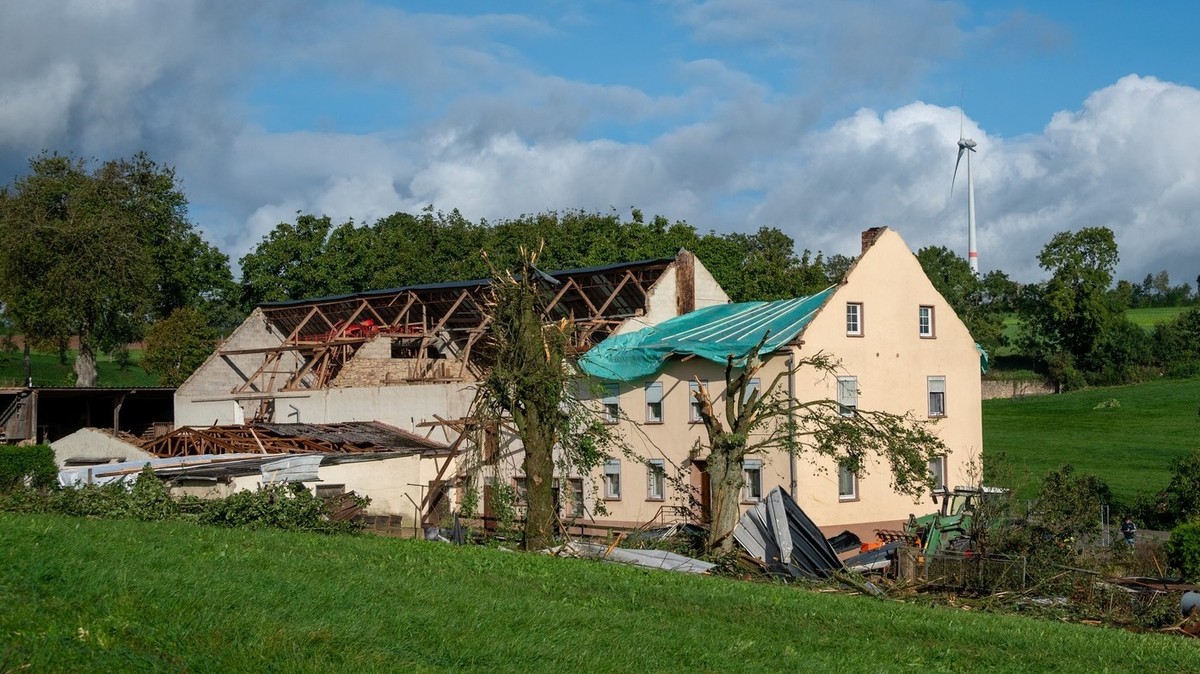 Ein Tornado hat Deutschland getroffen.  Die gleiche Kaltfront wird auch das Wetter in Tschechien beeinflussen