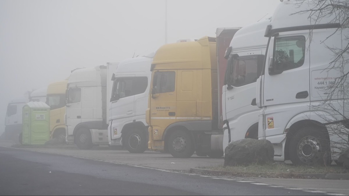 Policisté si posvítili na řidiče kamionů. Nedodržují přestávky a odpočinek