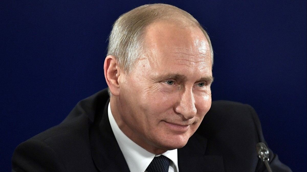 A famous political scientist predicts the end of Putin.  The battle over Crimea will be key