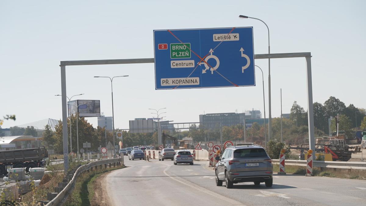 Zmatek kvůli stavbám na Pražském okruhu. Řidiče rozzuřila nová omezení