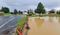 Voda zaplavila Blížejov na Domažlicku. Způsobila milionové škody