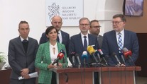 Tiskové konference poslaneckých klubů po přijetí úsporného balíčku