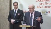 Antibiotika se vrátí do lékáren. Nehrozí, že by se na někoho nedostalo, slíbil Válek