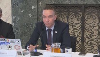 Stát podpoří stavbu obecních bytů. Je to první krok k levnému bydlení, tvrdí Bartoš