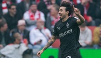 Momenty 27. bundesligového kola: Famózní rána o břevno i trefa v pádu