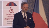 Vláda schválila příspěvek 5 000 na dítě. Podívejte se na tiskovou konferenci