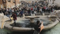 VIDEO: Klimatický protest v Římě. Aktivisté znečistili historickou fontánu