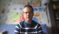 Ruský rozpočet je ve velkém deficitu. Škrtat se bude ve školství a zdravotnictví, říká rusista