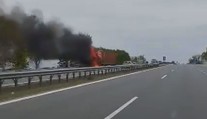 VIDEO: Na dálnici D1 hořel kamion. Zasahovat musely všechny záchranné složky