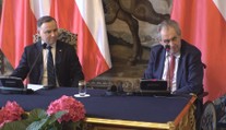 Polský prezident přijel do Česka. Poděkoval Zemanovi za podporu Ukrajiny