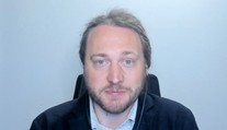 Ekonom: Schválený rozpočet je nerealistický. Vetovat ho může prezident