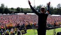 VIDEO: Vingegaard doma slavil triumf v Tour de France. Vítalo ho 25 tisíc fanoušků