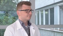 Přednosta: Nová varianta opičích neštovic má závažnější průběh. Přenáší se i dotykem