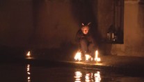 Čertovka plná čertů. Na děti čekala nezapomenutelná plavba noční Prahou