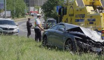 V Hostivaři se srazil autobus s autem. 15 lidí bylo zraněných