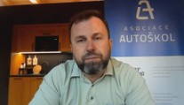 Komisařů autoškol je dostatek. Obce by měly lépe předvídat, říká odborník