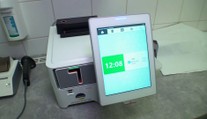 Motolská nemocnice má nový přístroj. Dokáže odhalit chřipku či covid už za 15 minut