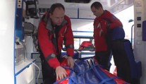 Sanitka XXL: Pražská nemocnice má vůz pro převoz obézních pacientů
