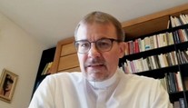 Směřování světa k míru i péče o klima. Biskup popsal, co bude u nového papeže důležité