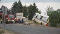 V Litvínově havaroval autobus. Několik lidí je zraněno