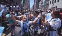 V ulicích Buenos Aires propuklo šílenství. Argentinci slaví titul z fotbalového MS