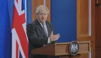 Johnson bude nadále premiérem Británie. Ustál hlasování o nedůvěře
