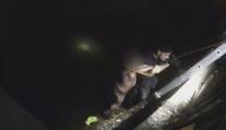 Ve Vltavě se topil muž. Život mu zachránil policista, který ho vynesl na zádech