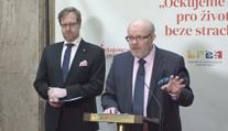 Antibiotika se vrátí do lékáren. Nehrozí, že by se na někoho nedostalo, slíbil Válek