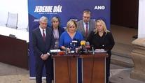 Vláda dala hlavu na špalek, kritizovala Schillerová státní rozpočet a válečnou daň