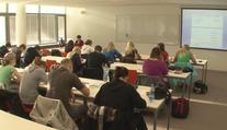Studentům chybí praxe. Situaci řeší program Den pro školu