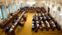 Sněmovna řeší zpřísnění zbraňového zákona a podporu kulturních institucí