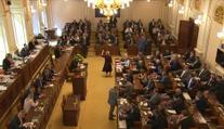 Politolog: Část veřejnosti viní z inflace politiky. Zvýšení jejich platů si nepřeje