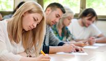 Začaly státní maturity. Studenti se bojí matematiky, říká ředitel