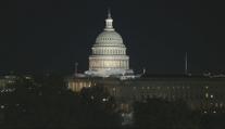Volební místnosti v USA se zavřely. Souboj o Senát je těsný
