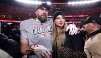 V zóně NFL: O Super Bowlu, osobnostech a přepisu historie