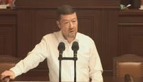 Okamura délkou svého projevu překonal rekord. Sněmovna se stává kabaretem, říká politolog