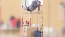 VIDEO: Silák z Aruby překonal rekord na bradlech. V puse udržel přes 90 kilogramů