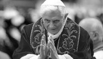 Svět se naposledy rozloučil s bývalým papežem Benediktem XVI.