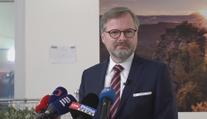 Premiér Petr Fiala před odletem do Londýna
