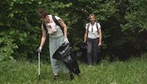 Ekologický výlet zaměstnanců Novy: Do Prokopského údolí šli sbírat odpadky