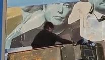 VIDEO: Muska na Ukrajině nechceme! Obličej nejbohatšího muže mizí z billboardů