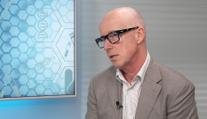 Chirurg: Dříve operovaly jen holé ruce. Dnes roboti za miliony