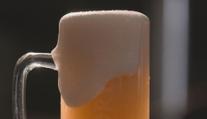 Závislost na alkoholu: Proč funguje a jak ji řešit?