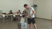 Krajské volby 2024: Volební místnosti se otevřely