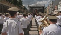 Čestná stráž a mažoretky: V Karlových Varech se poprvé konal Drill fest