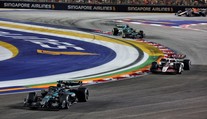 Russell suverénně triumfoval v Singapuru. Drama v McLarenu, přesto slaví titul