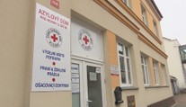 Azylové domy jsou přeplněné. Před Vánoci je přitom potřebují lidé nejvíce