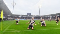 Lepší premiéru na novém stadionu si Hradec nemohl přát. Dynamu nadělil 5 gólů